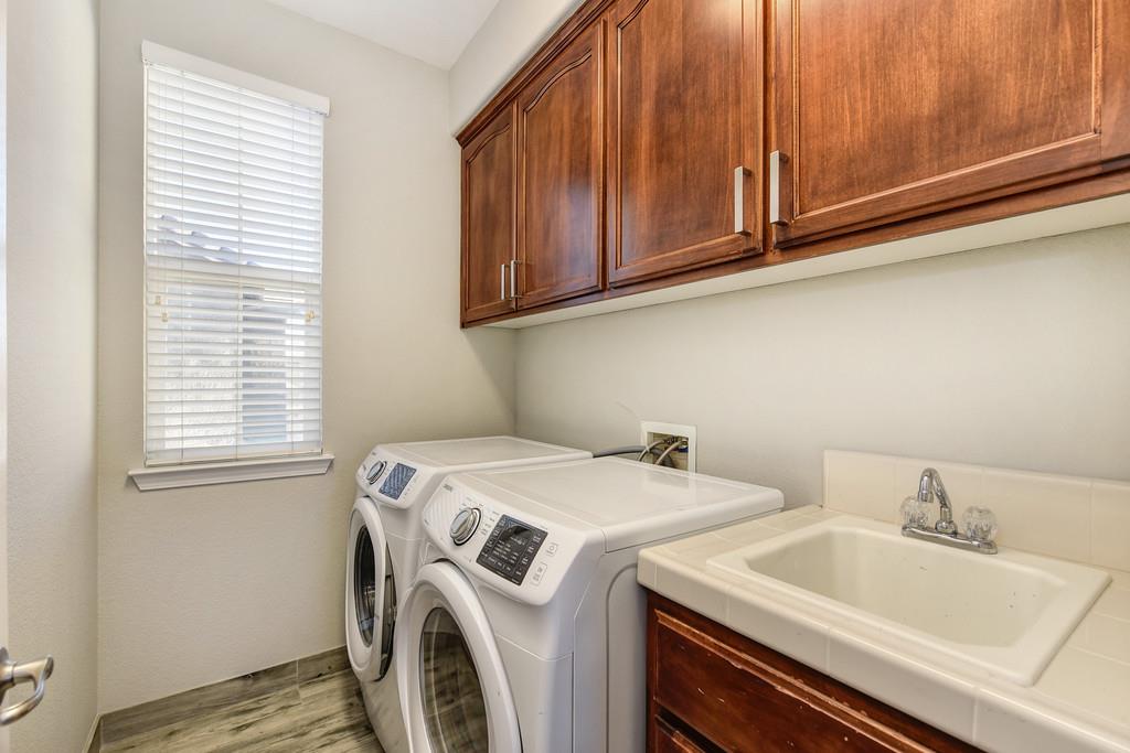 Detail Gallery Image 16 of 38 For 390 Caravaggio Way, Sacramento,  CA 95835 - 3 Beds | 2/1 Baths
