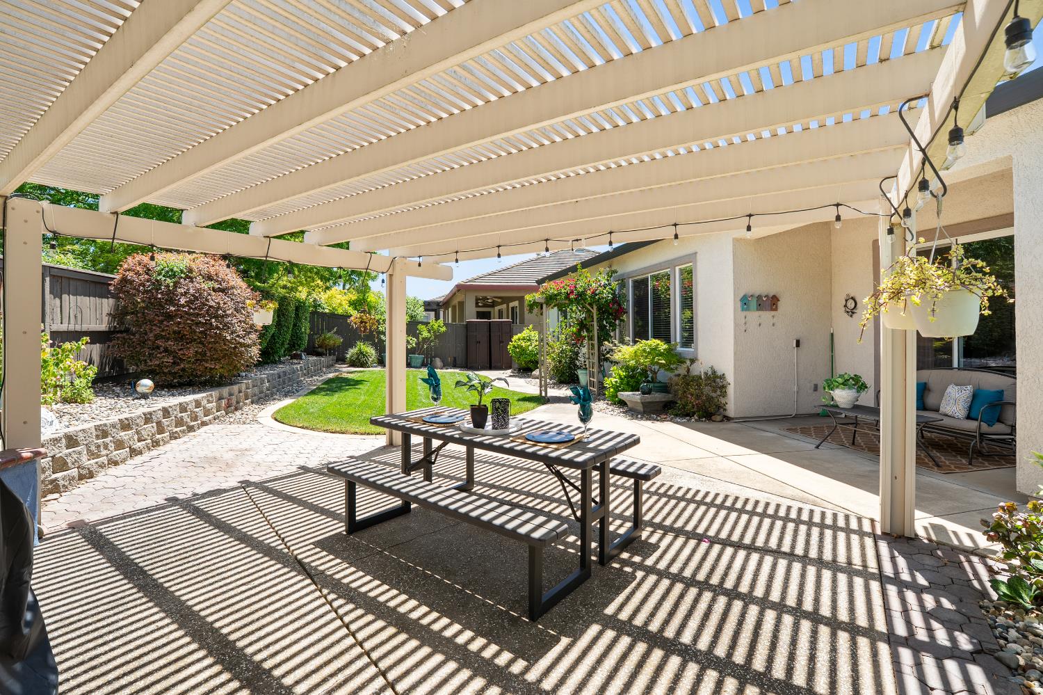 Detail Gallery Image 6 of 65 For 9501 Misty Cove Ln, Elk Grove,  CA 95758 - 2 Beds | 2 Baths