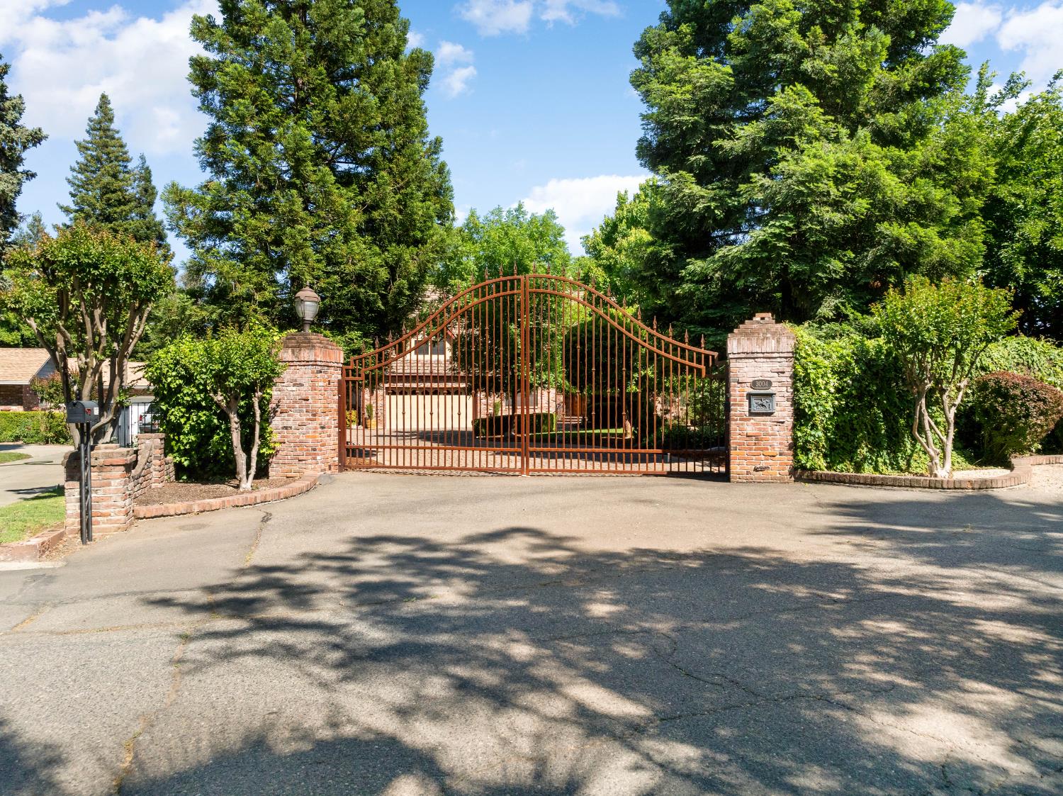 Detail Gallery Image 4 of 95 For 3004 Root Ave, Carmichael,  CA 95608 - 5 Beds | 4/2 Baths