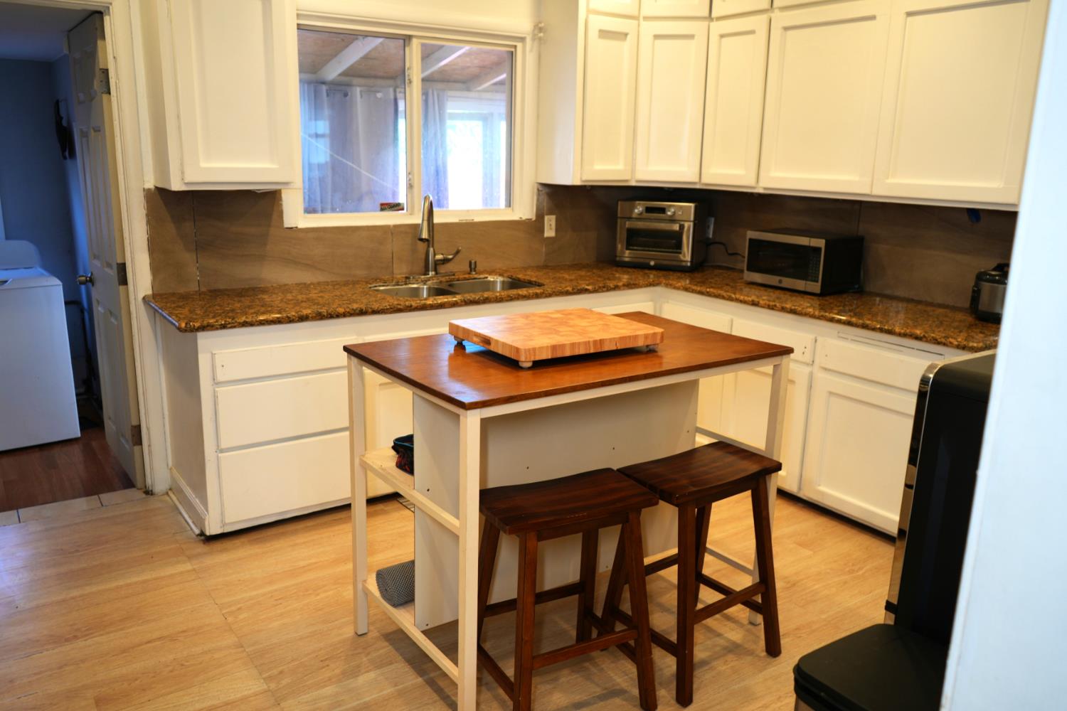 Detail Gallery Image 6 of 13 For 24862 Soto Rd, Hayward,  CA 94544 - 2 Beds | 1 Baths