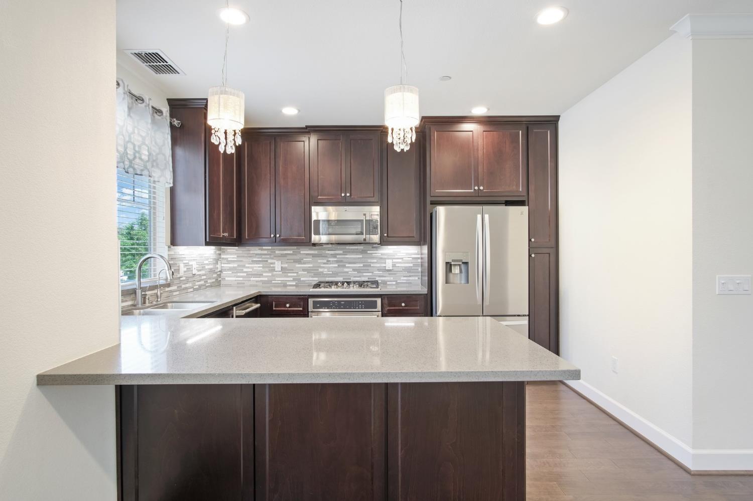 Detail Gallery Image 6 of 33 For 375 Basswood #3,  Livermore,  CA 94551 - 2 Beds | 2/1 Baths