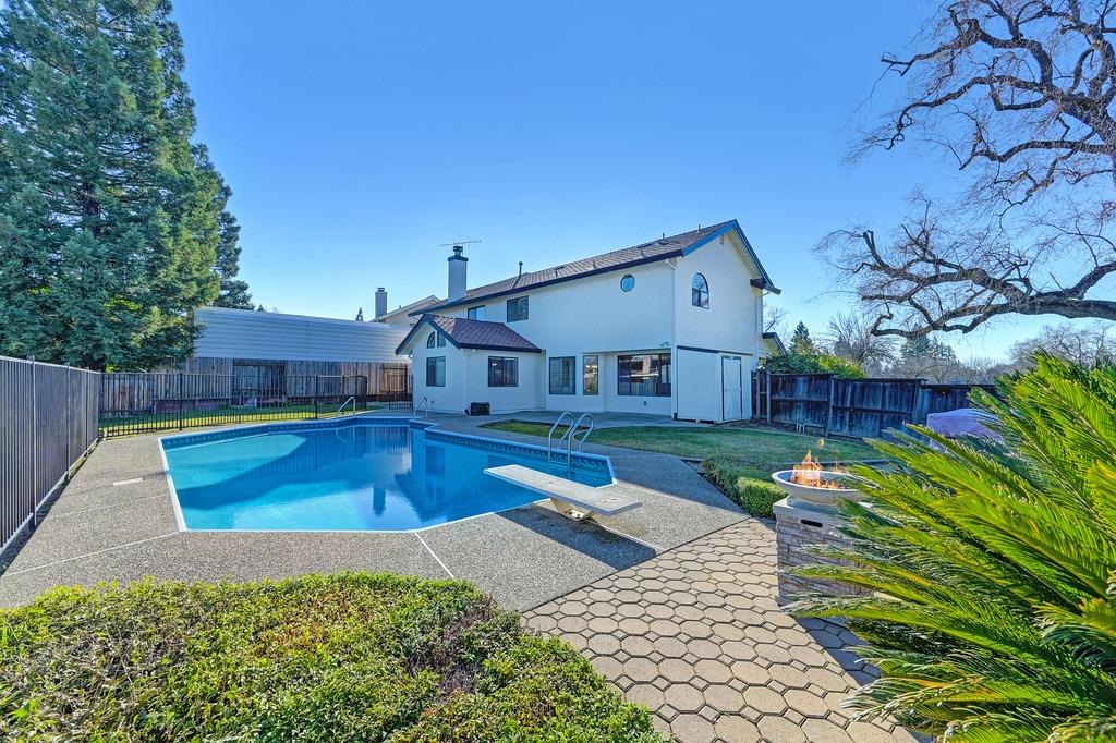 Detail Gallery Image 11 of 32 For 1357 Sun Tree Dr, Roseville,  CA 95661 - 5 Beds | 3 Baths