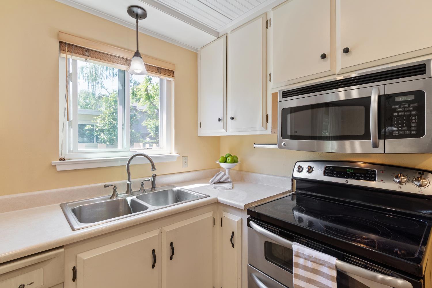 Detail Gallery Image 21 of 48 For 815 Commons Dr, Sacramento,  CA 95825 - 2 Beds | 2 Baths