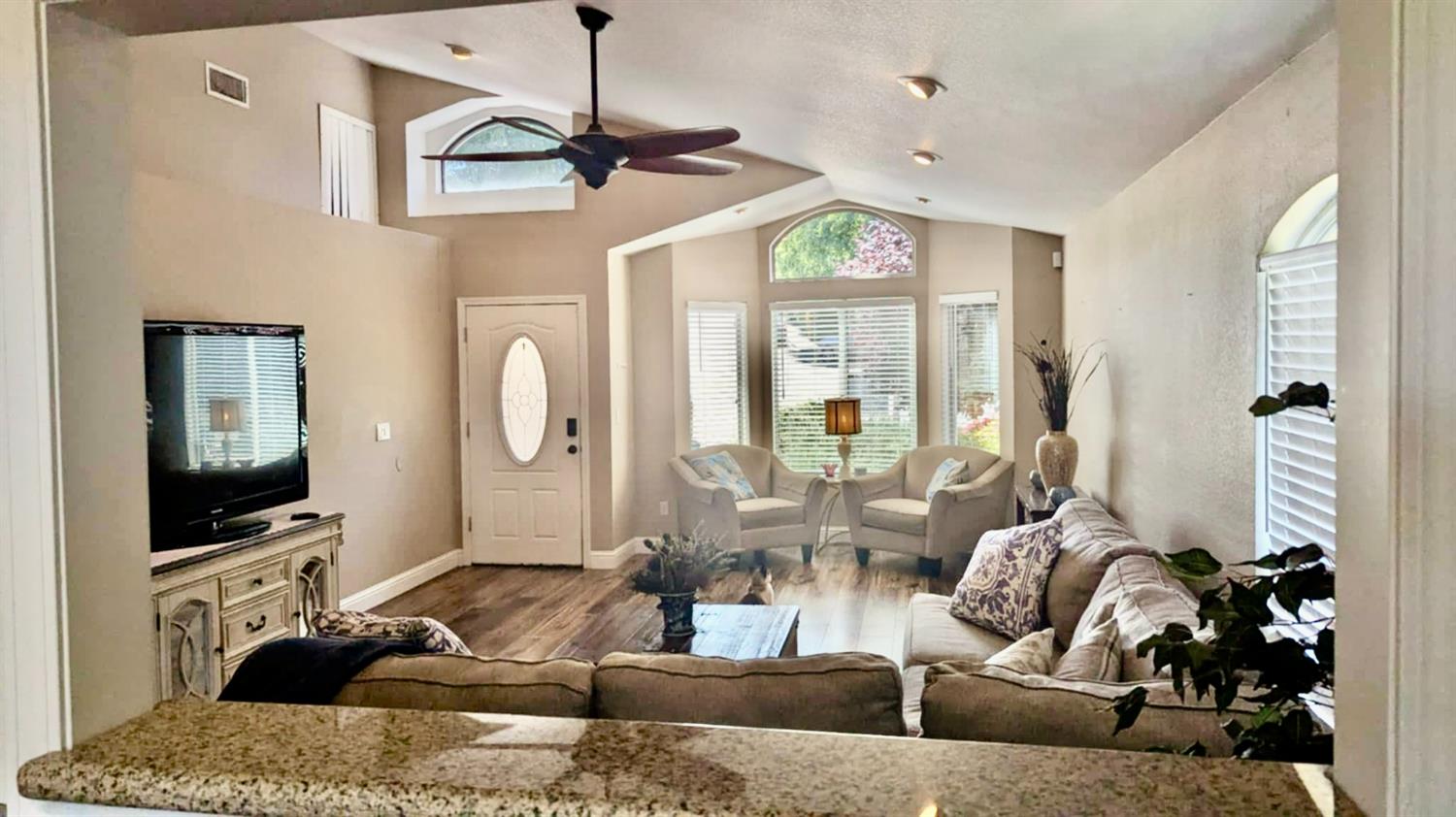 Detail Gallery Image 5 of 40 For 898 Supreme Ct, Auburn,  CA 95603 - 4 Beds | 3 Baths
