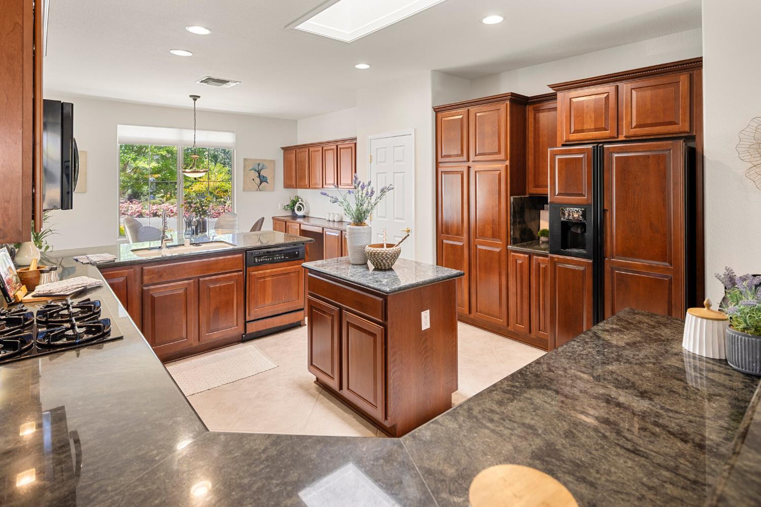 Detail Gallery Image 18 of 60 For 2160 Stone House Cir, Lincoln,  CA 95648 - 2 Beds | 2 Baths