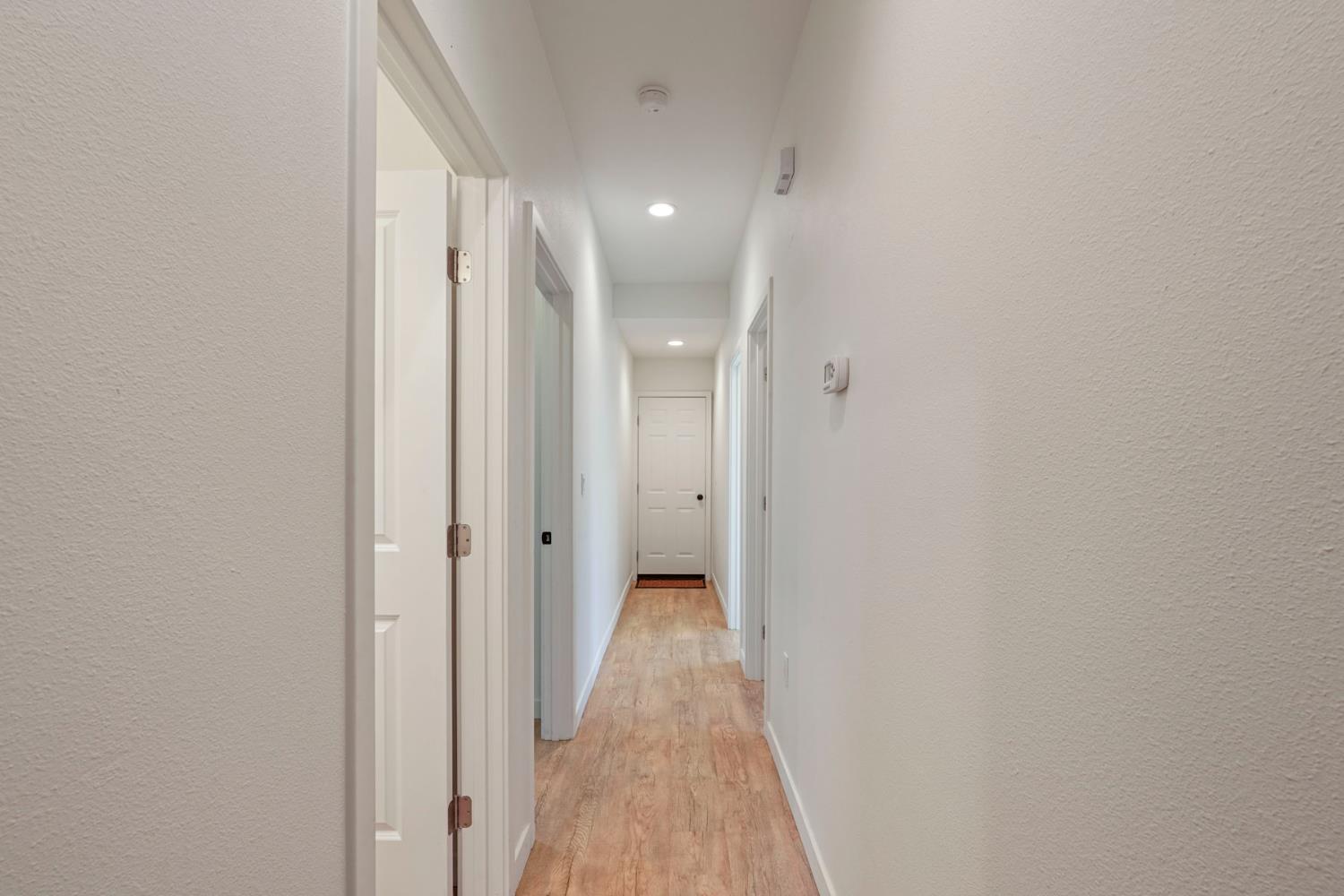 Detail Gallery Image 6 of 33 For 1237 S Commerce St, Stockton,  CA 95206 - 3 Beds | 2 Baths
