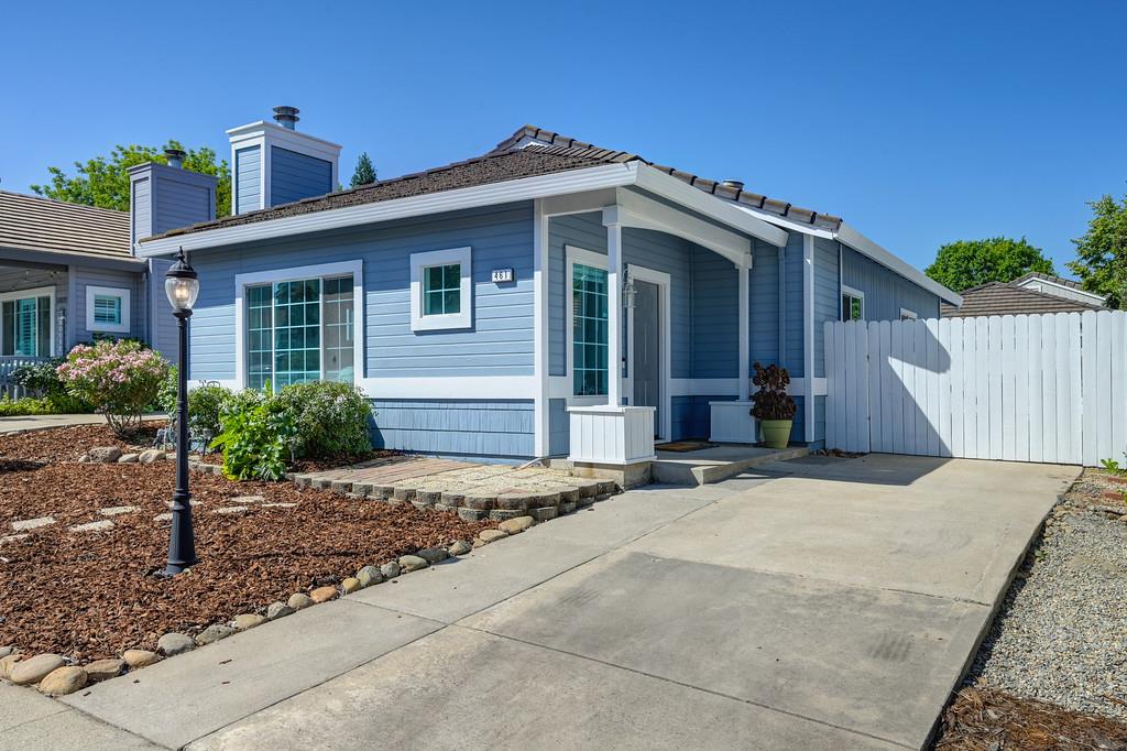 Detail Gallery Image 1 of 25 For 461 Carlson Way, Folsom,  CA 95630 - 3 Beds | 2 Baths