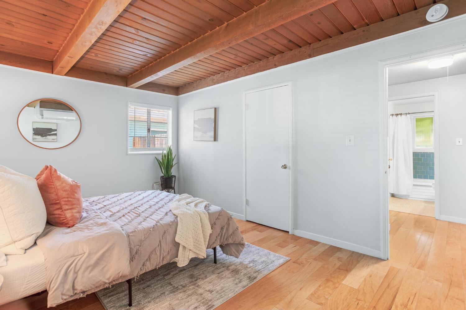 Detail Gallery Image 11 of 26 For 2320 Barcelona Way, Sacramento,  CA 95825 - 3 Beds | 3 Baths