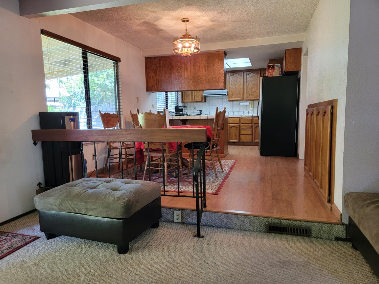 Detail Gallery Image 2 of 17 For 3121 Yarwood Way, Sacramento,  CA 95833 - 4 Beds | 2/1 Baths