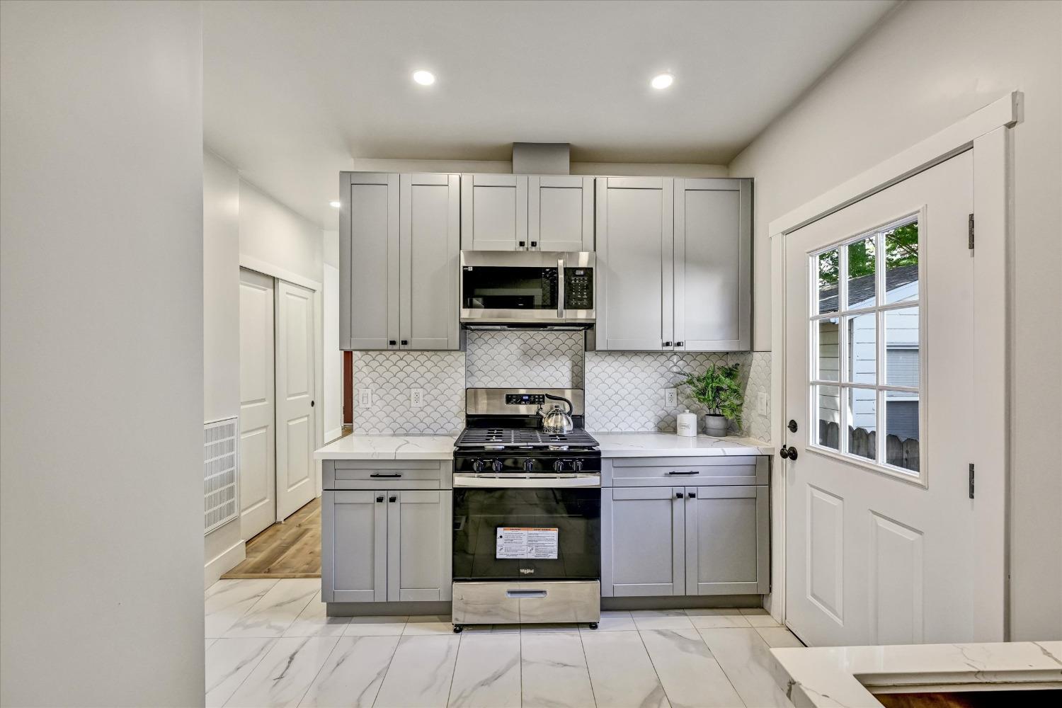 Detail Gallery Image 27 of 32 For 2019 12th St, Sacramento,  CA 95818 - – Beds | – Baths