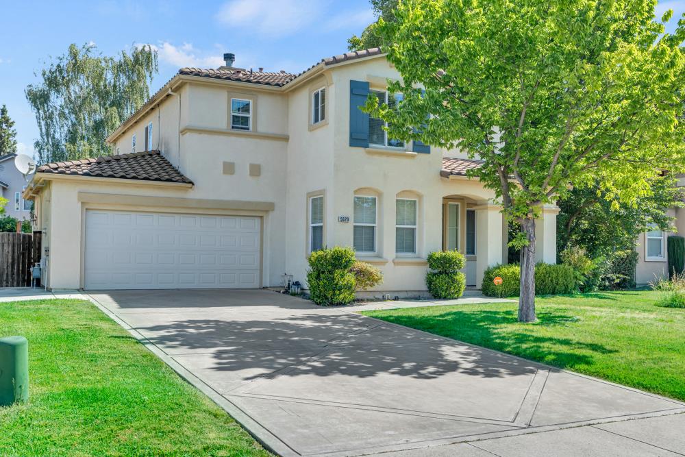 Detail Gallery Image 1 of 43 For 5623 Melones Way, Stockton,  CA 95219 - 3 Beds | 3 Baths
