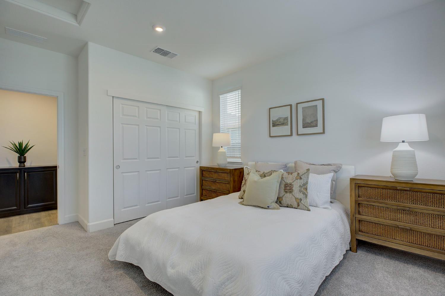 Detail Gallery Image 16 of 50 For 1216 Fence Post Way, Roseville,  CA 95747 - 4 Beds | 4 Baths
