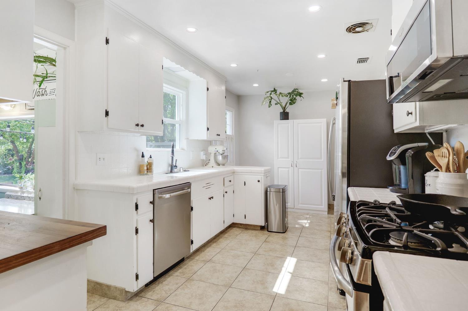 Detail Gallery Image 9 of 32 For 911 West St, Woodland,  CA 95695 - 3 Beds | 1 Baths