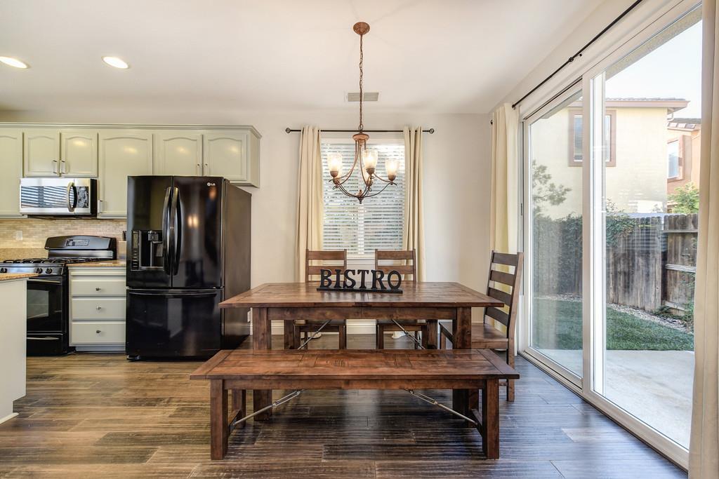 Detail Gallery Image 6 of 38 For 390 Caravaggio Way, Sacramento,  CA 95835 - 3 Beds | 2/1 Baths