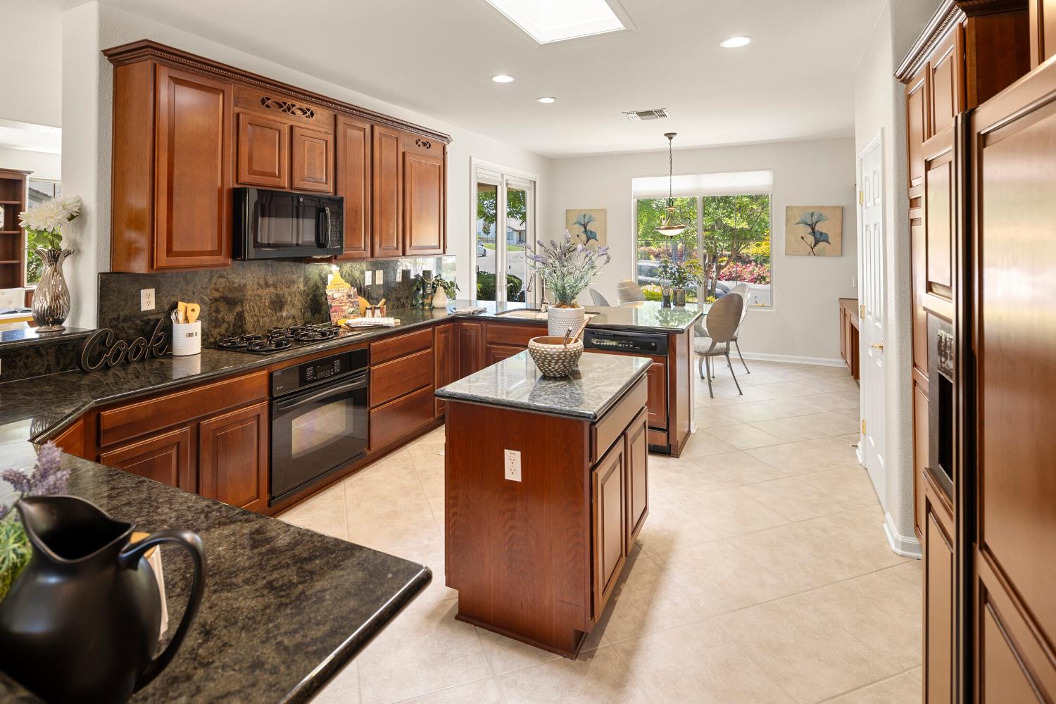 Detail Gallery Image 19 of 60 For 2160 Stone House Cir, Lincoln,  CA 95648 - 2 Beds | 2 Baths