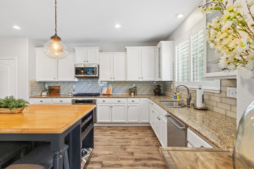 Detail Gallery Image 6 of 67 For 356 Bramble Ct, Roseville,  CA 95747 - 4 Beds | 3 Baths