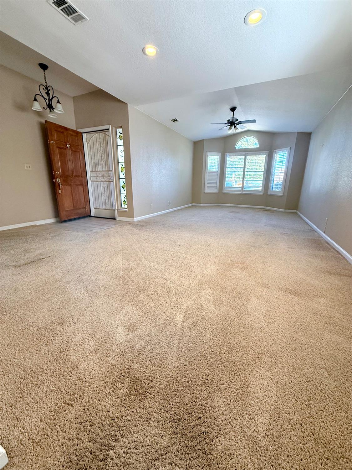 Detail Gallery Image 12 of 46 For 5271 Barbados Cir, Stockton,  CA 95210 - 4 Beds | 2 Baths