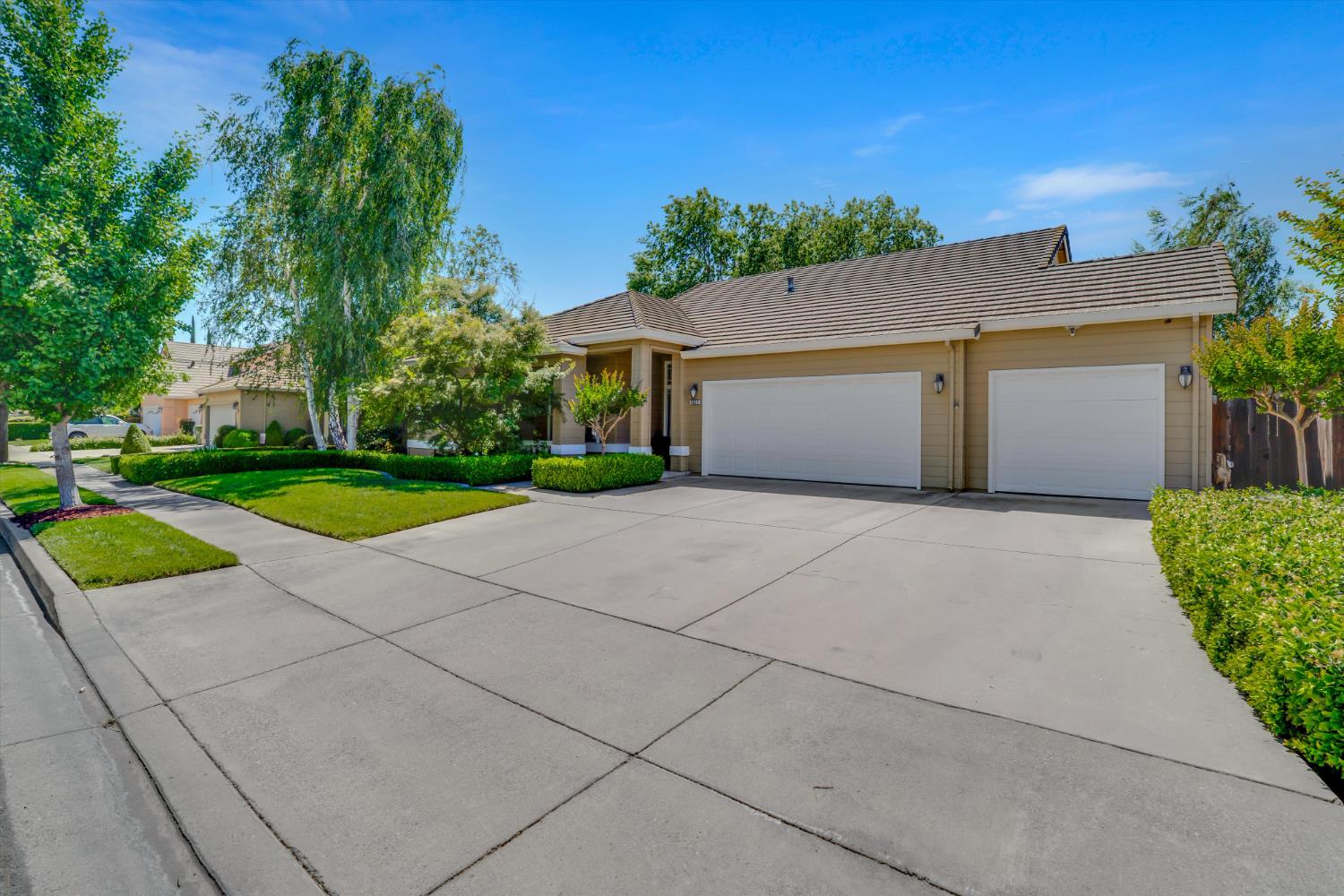 Detail Gallery Image 4 of 32 For 2625 Carmichael Way, Turlock,  CA 95382 - 3 Beds | 2 Baths