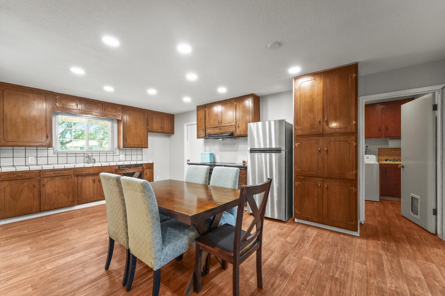 Detail Gallery Image 8 of 41 For 1425 Rosemead Ct, Modesto,  CA 95350 - 3 Beds | 2 Baths
