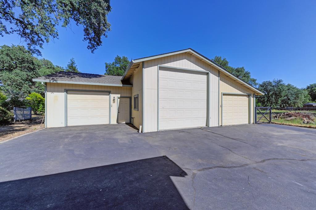 Detail Gallery Image 5 of 35 For 3443 Barker Rd, Loomis,  CA 95650 - 3 Beds | 2/1 Baths