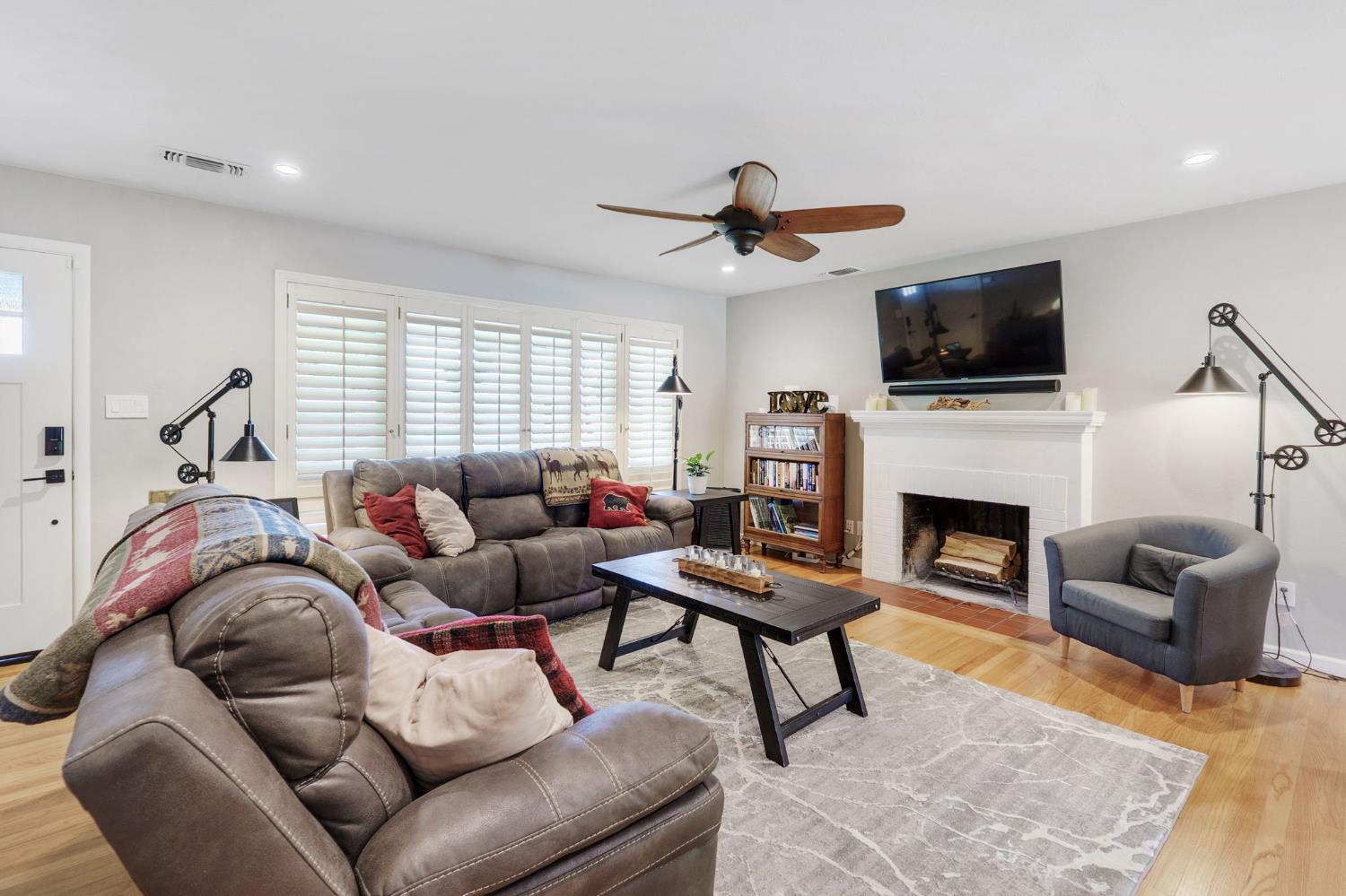 Detail Gallery Image 4 of 32 For 911 West St, Woodland,  CA 95695 - 3 Beds | 1 Baths