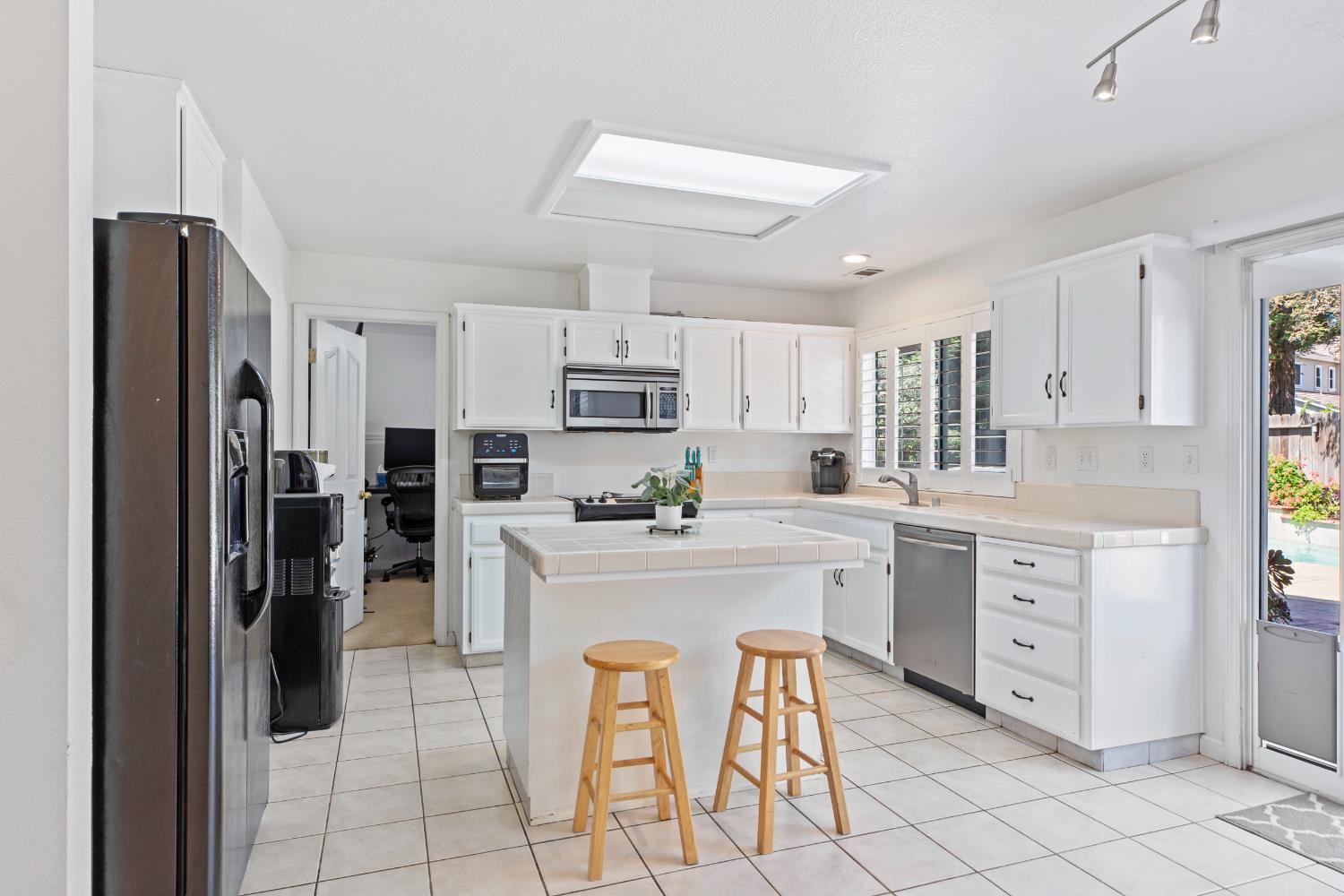 Detail Gallery Image 15 of 40 For 4208 Dante Ct, Salida,  CA 95368 - 4 Beds | 2/1 Baths