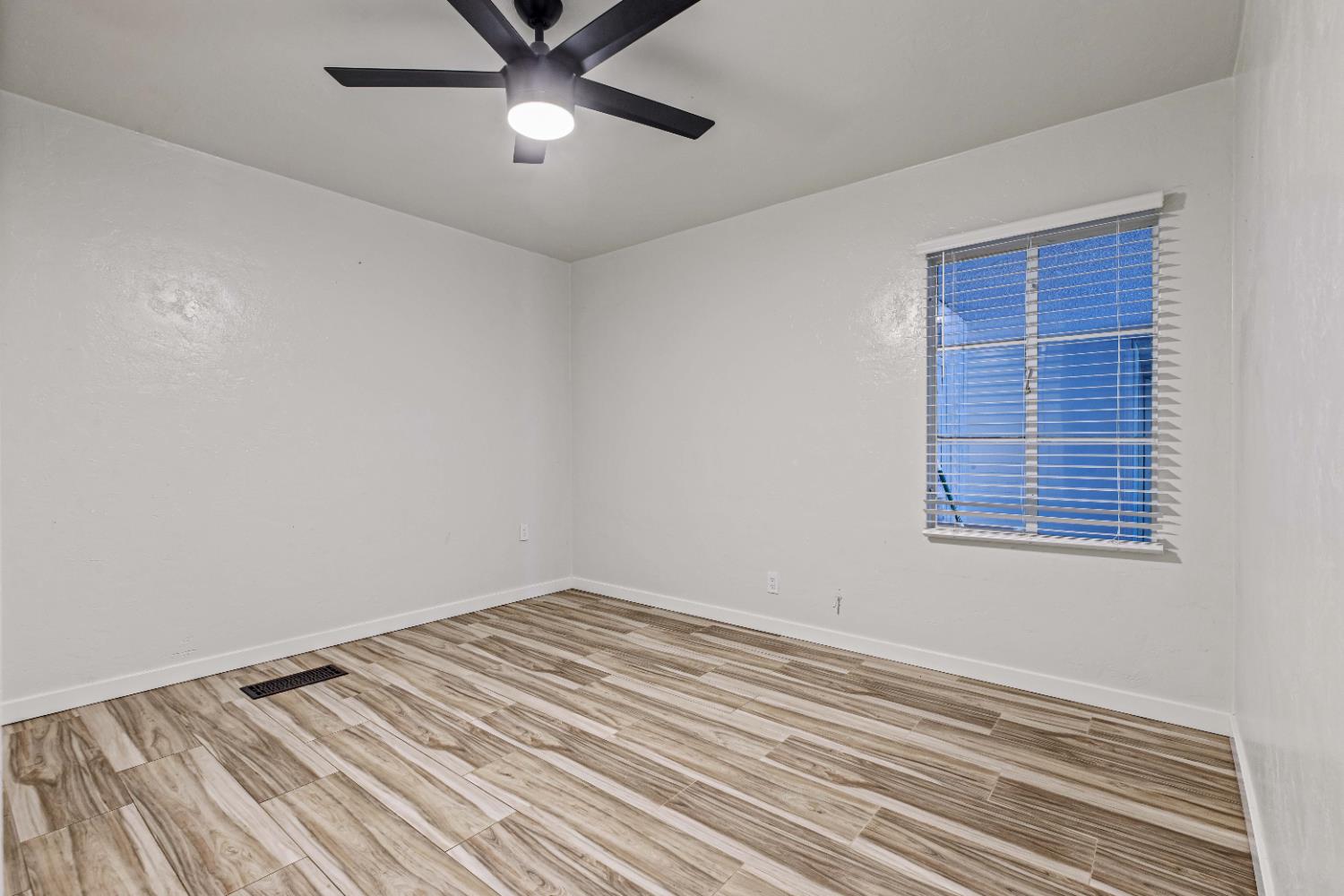 Detail Gallery Image 10 of 40 For 1705 Lois Way, Ceres,  CA 95307 - 3 Beds | 2 Baths