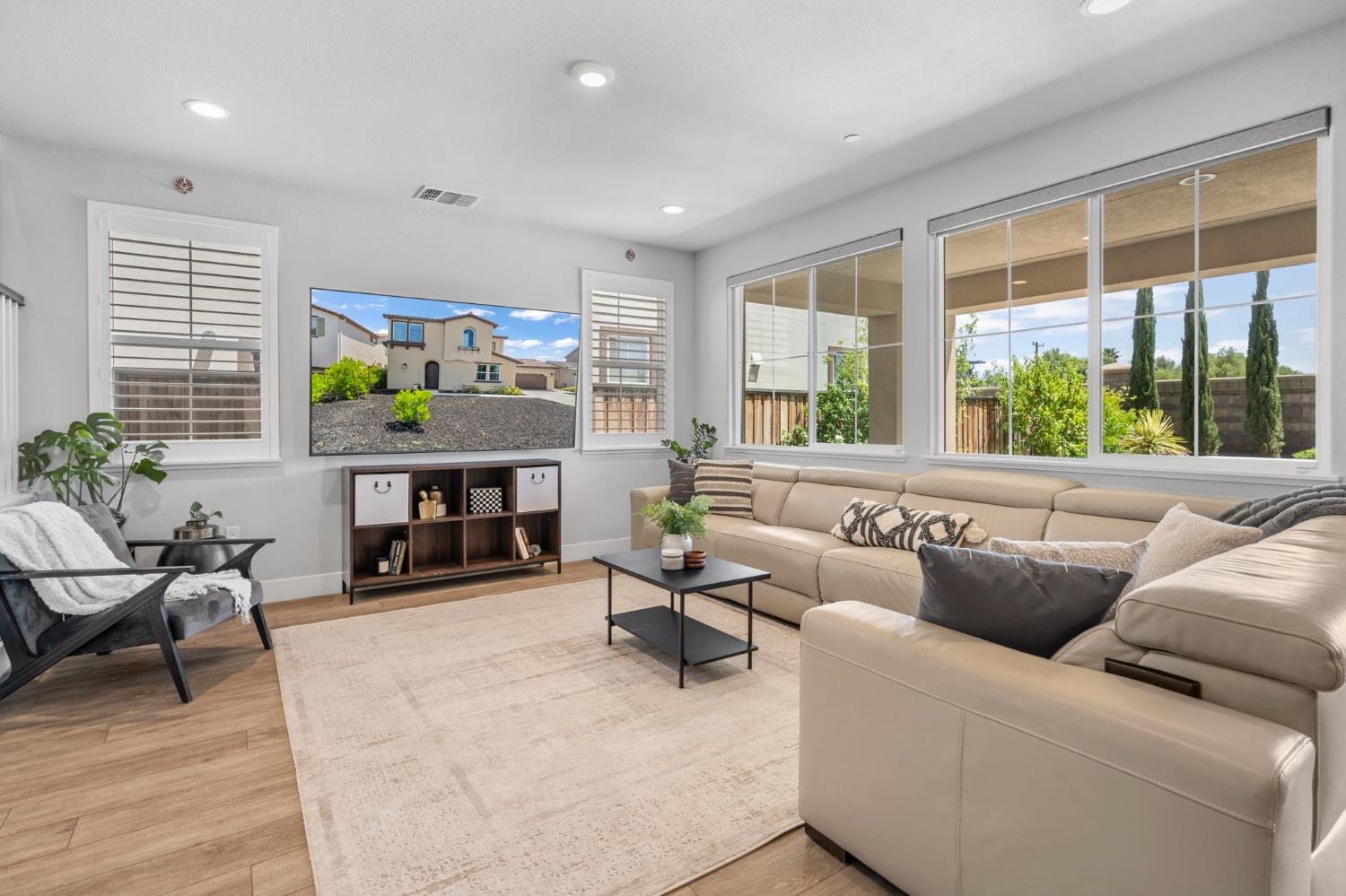 Detail Gallery Image 15 of 57 For 344 W Hopkins Ct, Mountain House,  CA 95391 - 4 Beds | 3 Baths