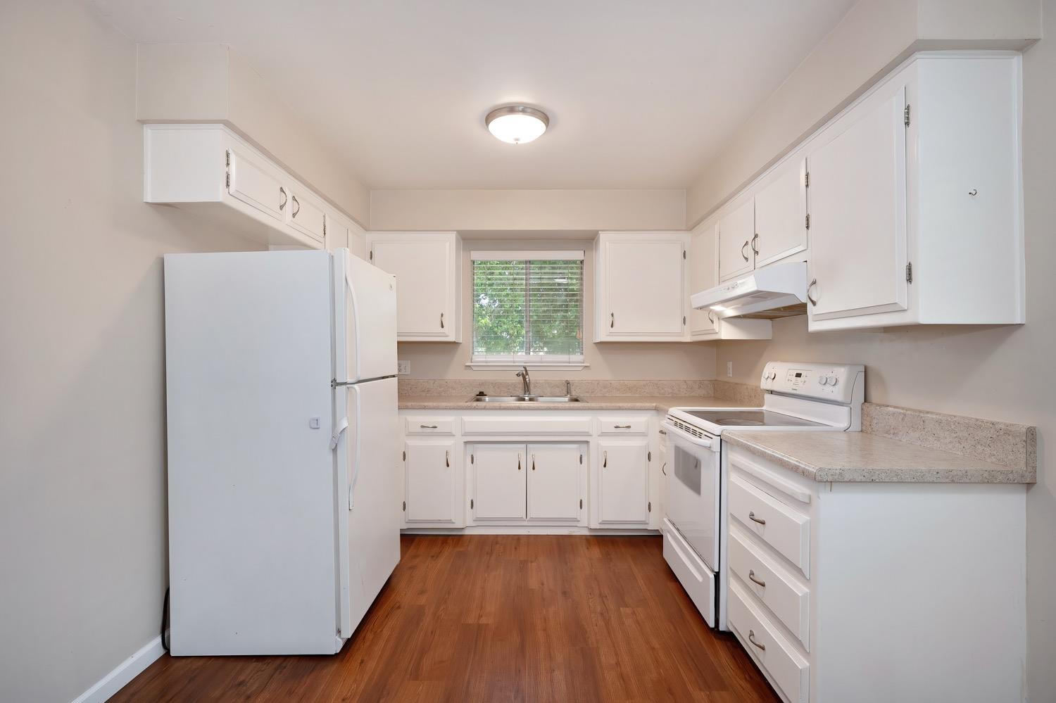 Detail Gallery Image 12 of 66 For 1424 Topaz Way, Sacramento,  CA 95864 - – Beds | – Baths