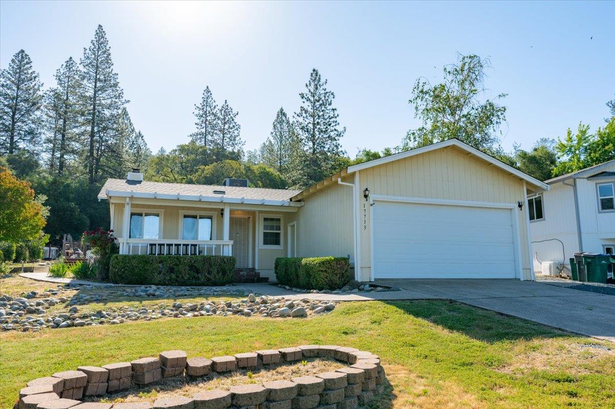 Detail Gallery Image 2 of 37 For 17713 Lake Forest Dr, Penn Valley,  CA 95946 - 3 Beds | 2 Baths