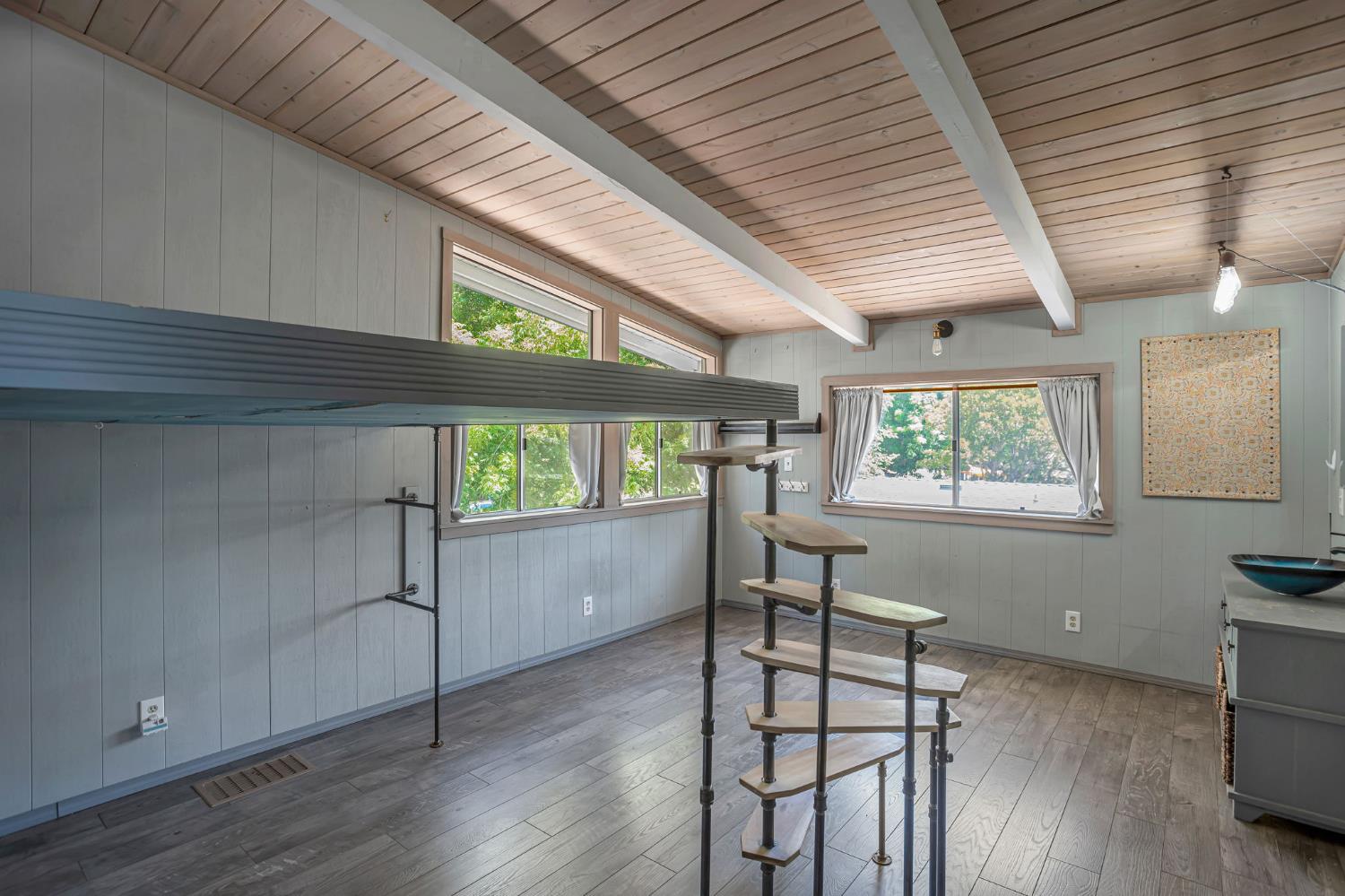 Detail Gallery Image 12 of 28 For 916 B St, Davis,  CA 95616 - 3 Beds | 3 Baths