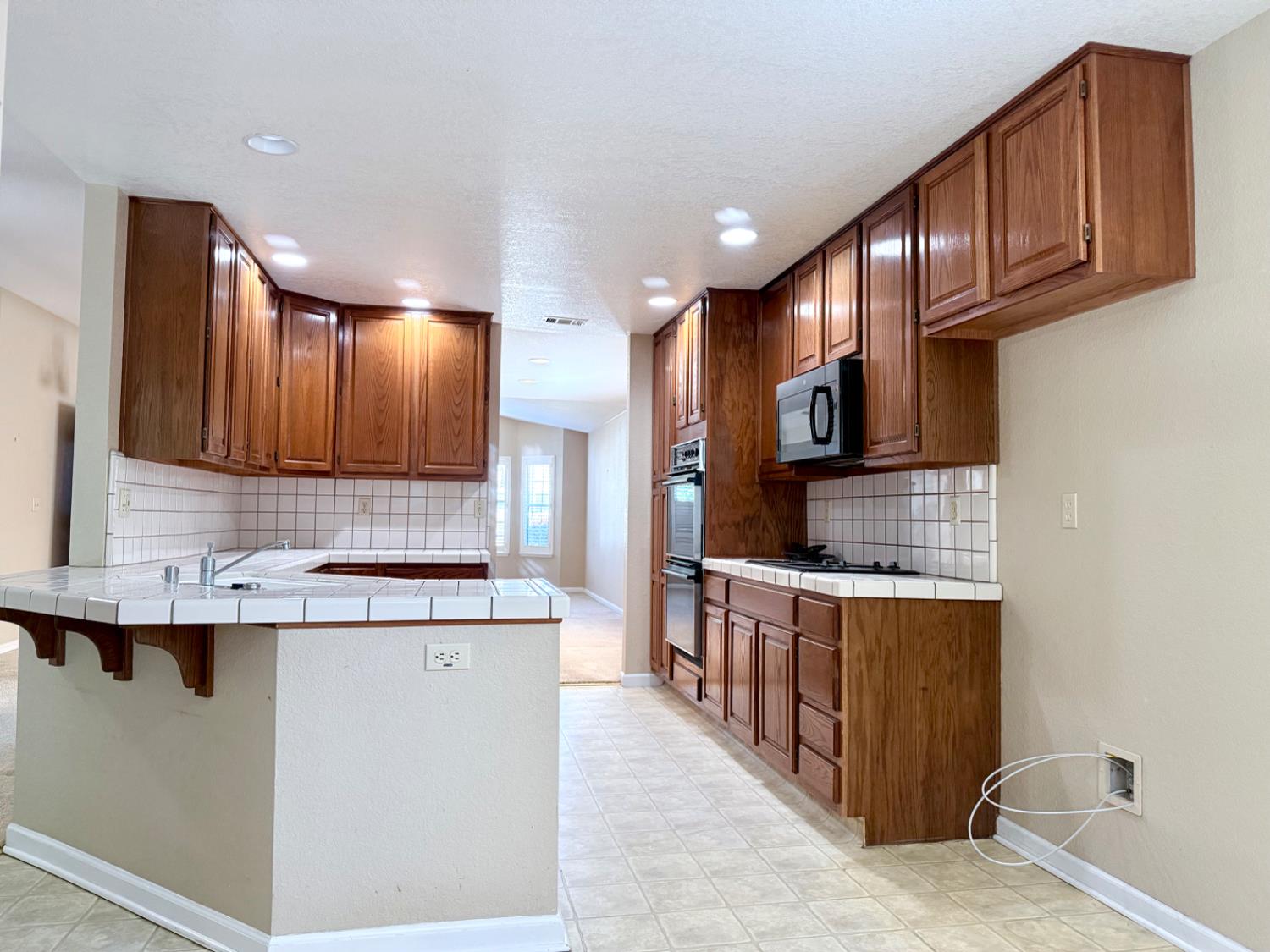 Detail Gallery Image 16 of 46 For 5271 Barbados Cir, Stockton,  CA 95210 - 4 Beds | 2 Baths