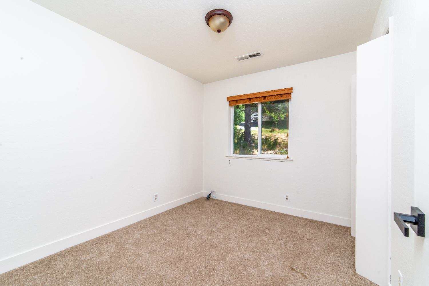 Detail Gallery Image 9 of 33 For 3791 Noel Ct, Placerville,  CA 95667 - 3 Beds | 2 Baths
