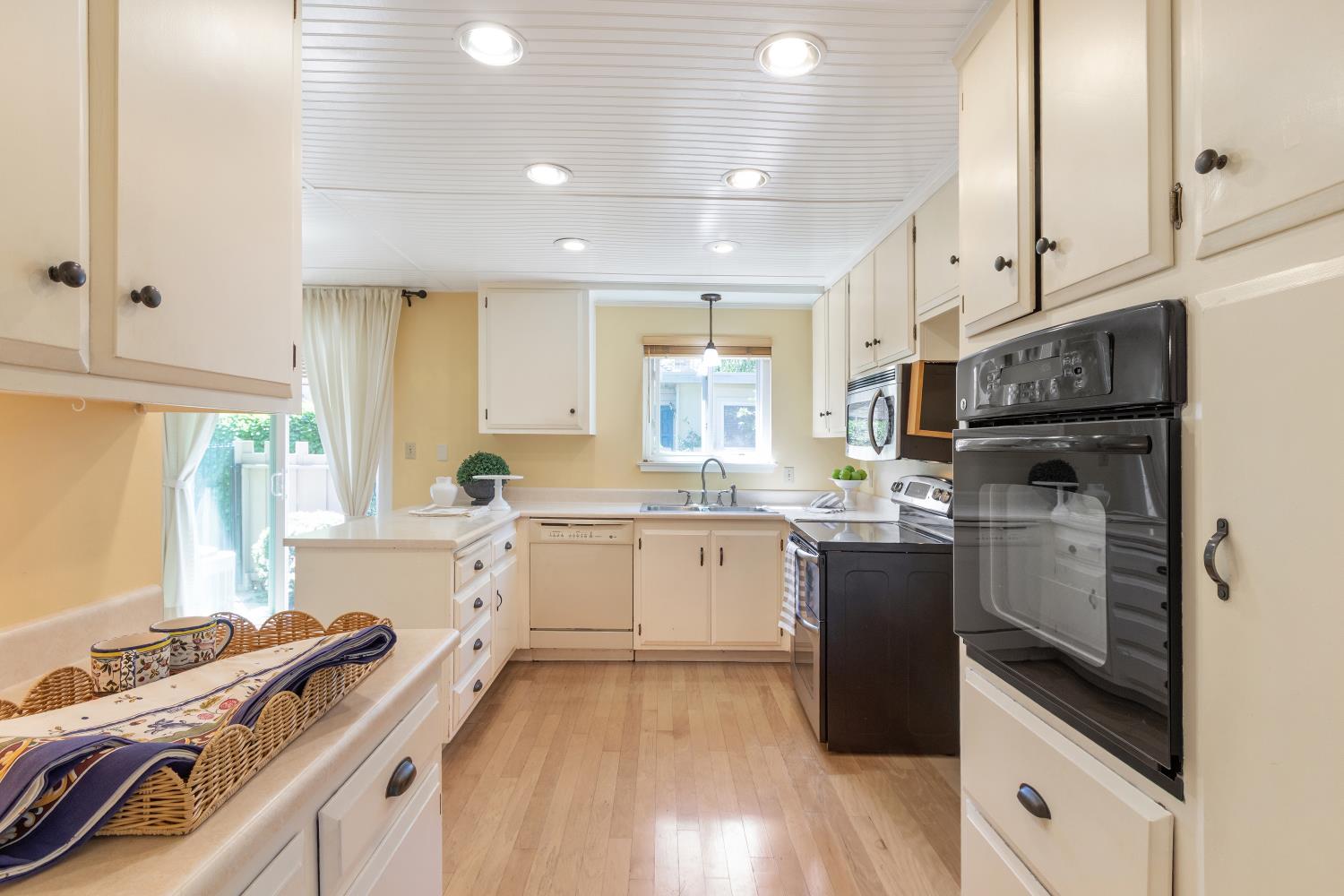 Detail Gallery Image 19 of 48 For 815 Commons Dr, Sacramento,  CA 95825 - 2 Beds | 2 Baths