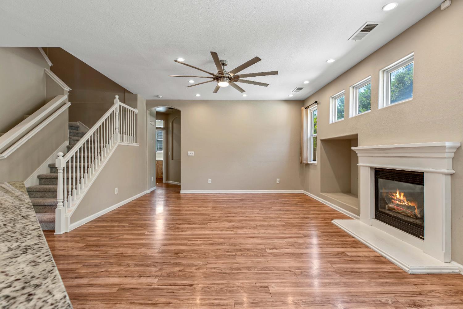 Detail Gallery Image 9 of 64 For 3913 Misty Ln, Modesto,  CA 95355 - 4 Beds | 3 Baths