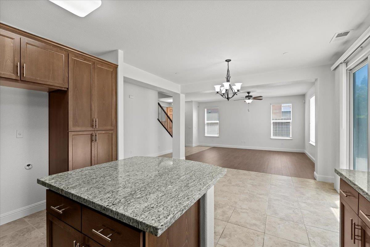 Detail Gallery Image 11 of 37 For 3129 Lennon Dr, Roseville,  CA 95661 - 5 Beds | 3 Baths