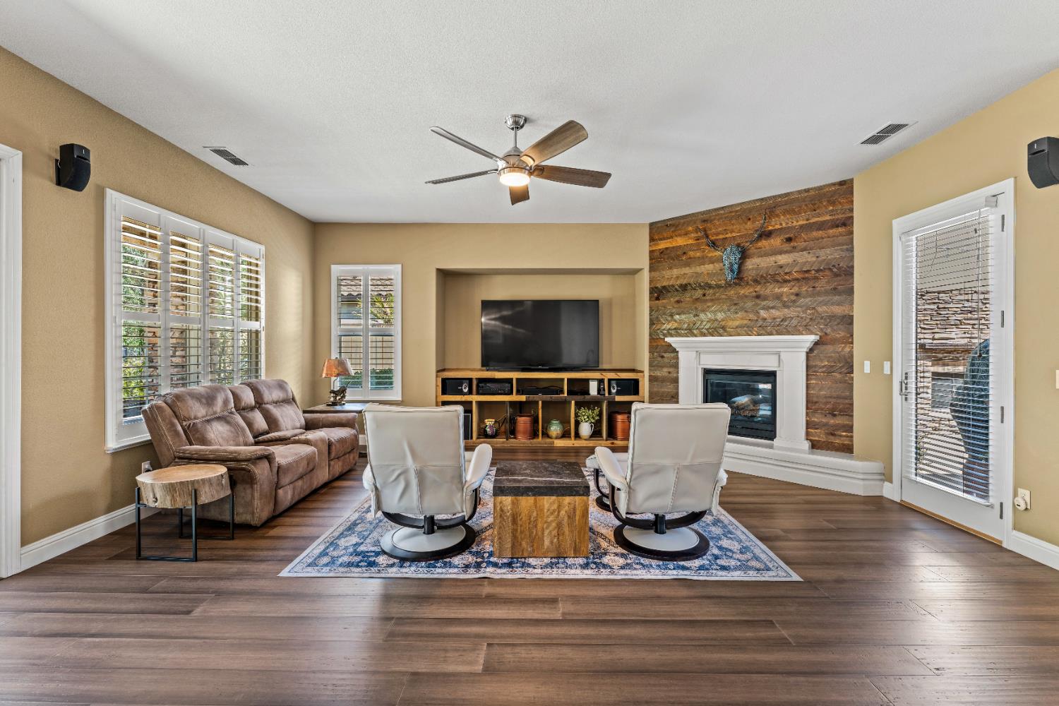Detail Gallery Image 4 of 31 For 9535 Pinehurst Dr, Roseville,  CA 95747 - 4 Beds | 4 Baths
