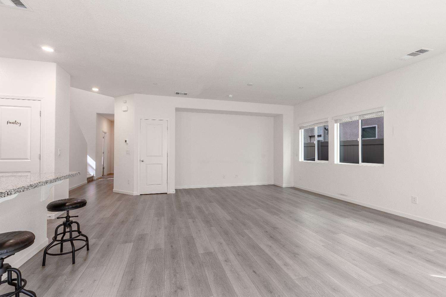 Detail Gallery Image 7 of 26 For 3825 S 3825 Arborhill Way Way, Sacramento,  CA 95834 - 3 Beds | 2/1 Baths