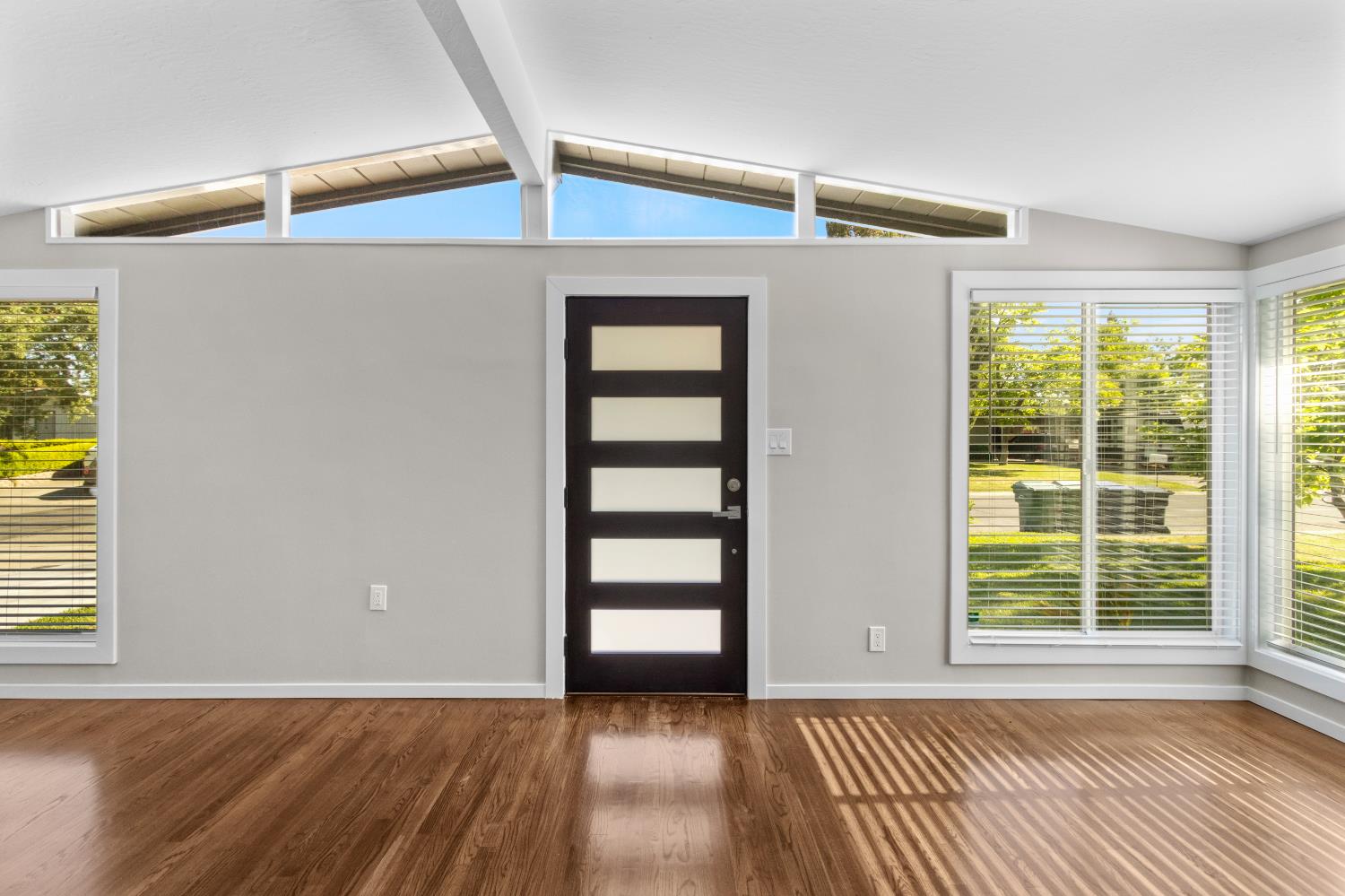 Detail Gallery Image 7 of 65 For 4937 Donovan Dr, Carmichael,  CA 95608 - 3 Beds | 2 Baths