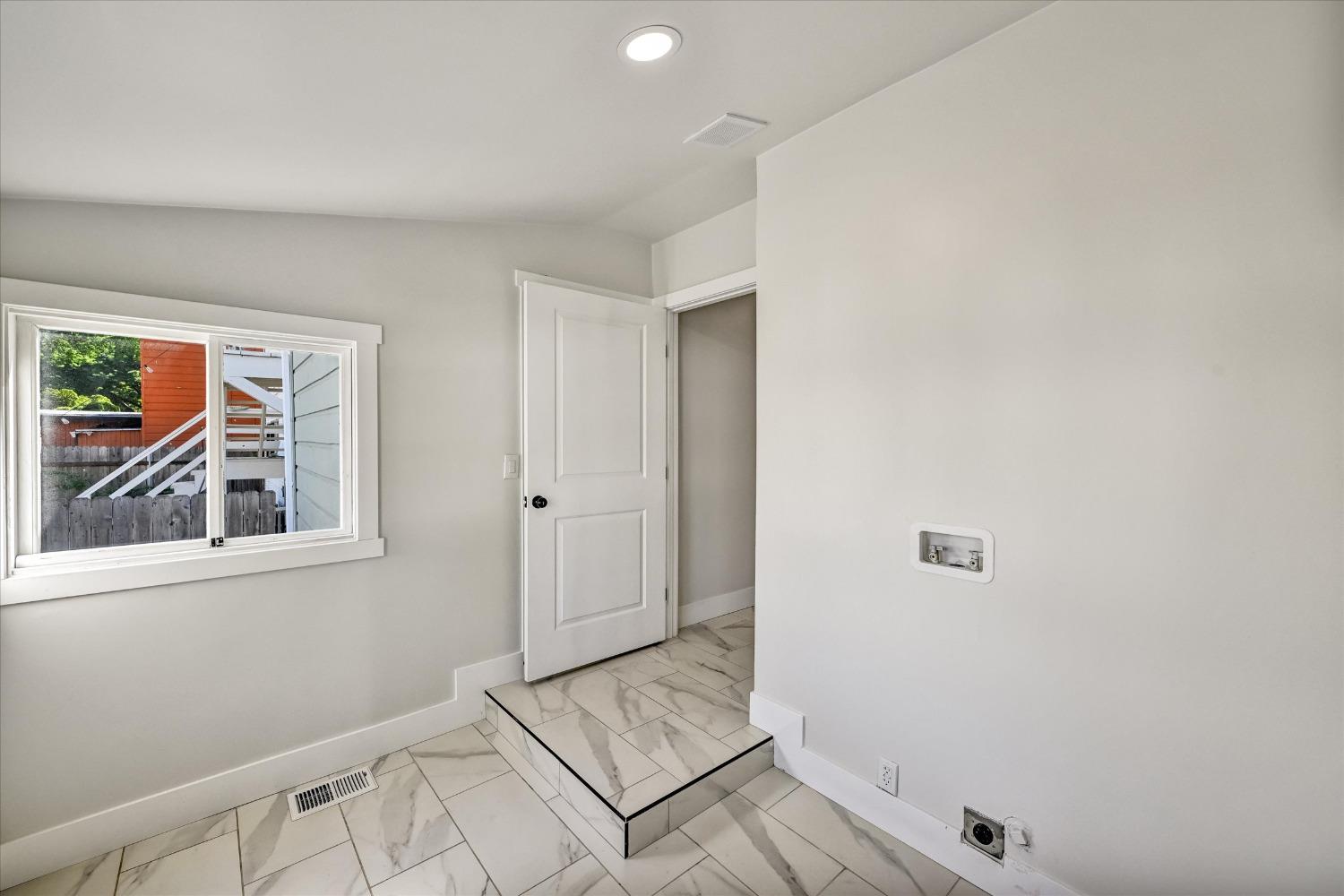 Detail Gallery Image 16 of 32 For 2019 12th St, Sacramento,  CA 95818 - – Beds | – Baths