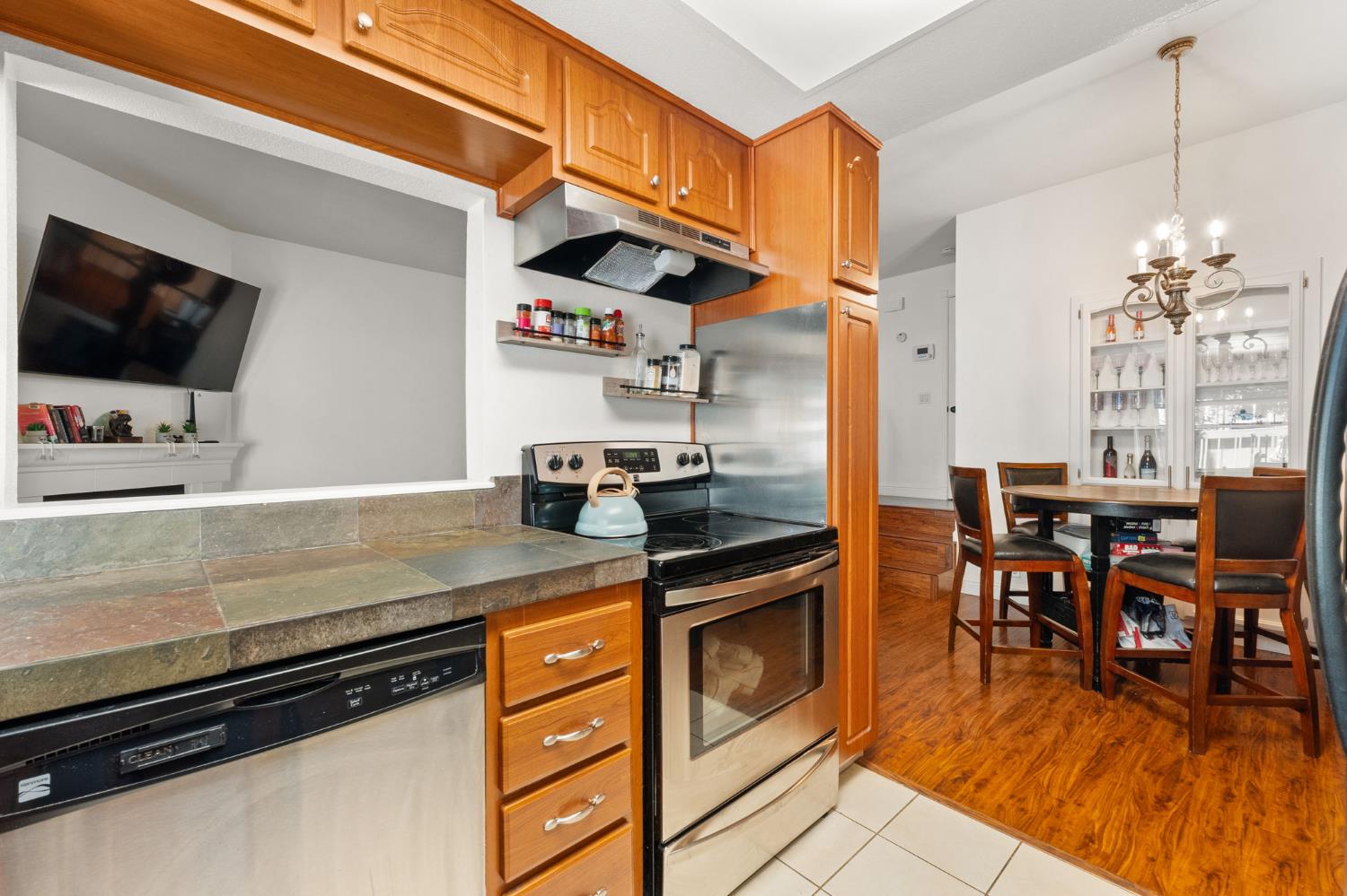 Photo #12: 225066352 Listing: Photo #12
