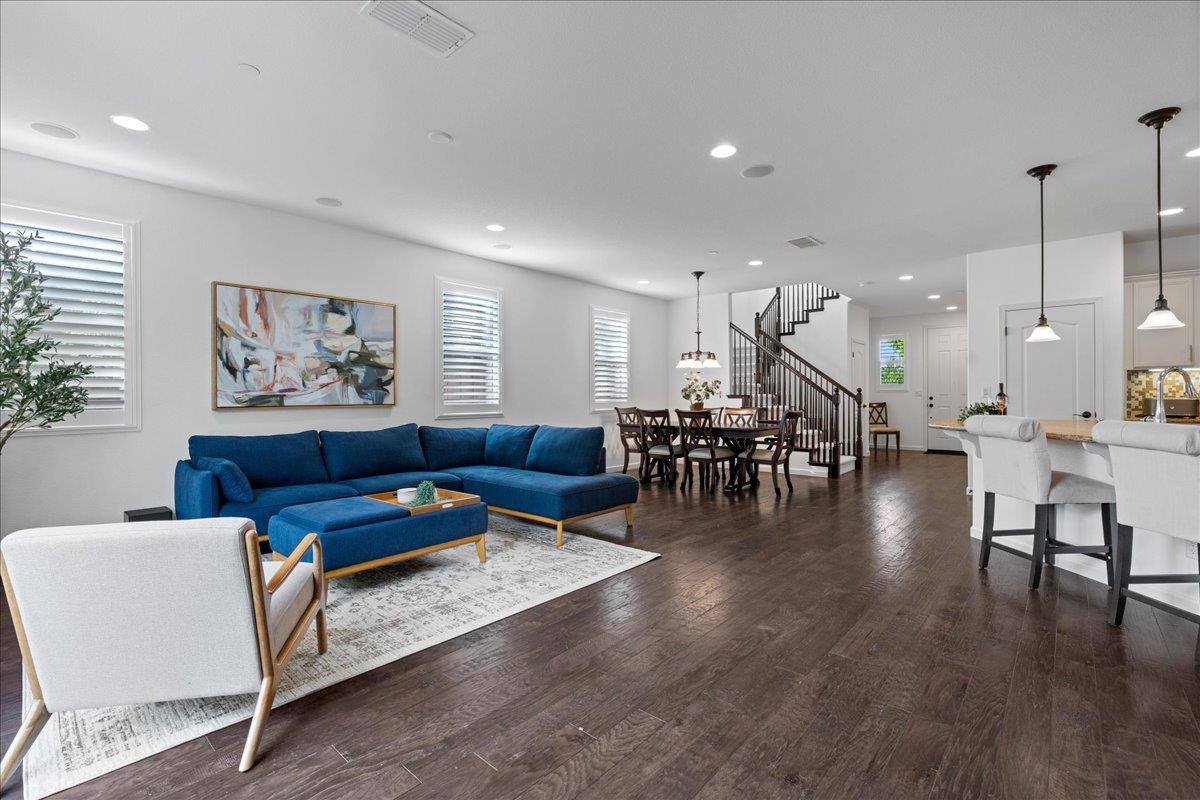 Detail Gallery Image 12 of 40 For 4065 Shorthorn Way, Roseville,  CA 95747 - 4 Beds | 3/1 Baths