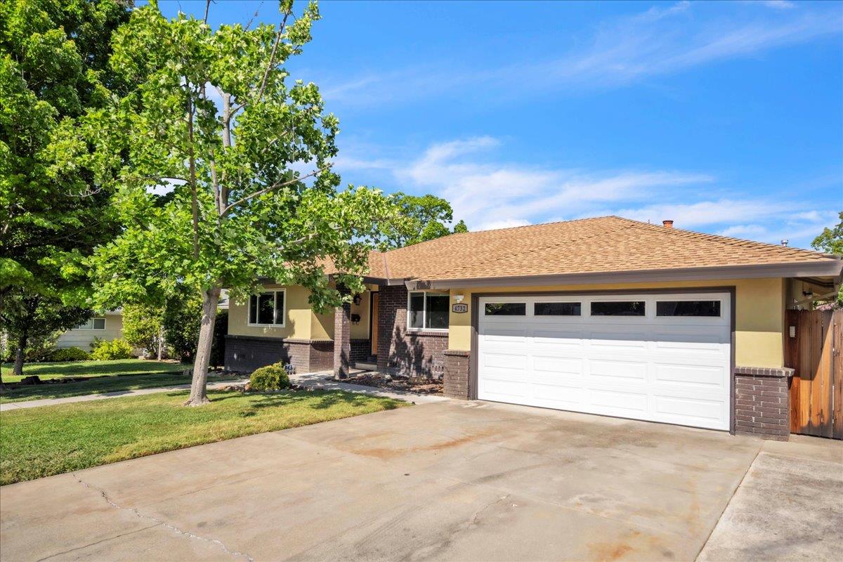 Detail Gallery Image 1 of 40 For 4732 Minaret Way, Carmichael,  CA 95608 - 2 Beds | 2 Baths