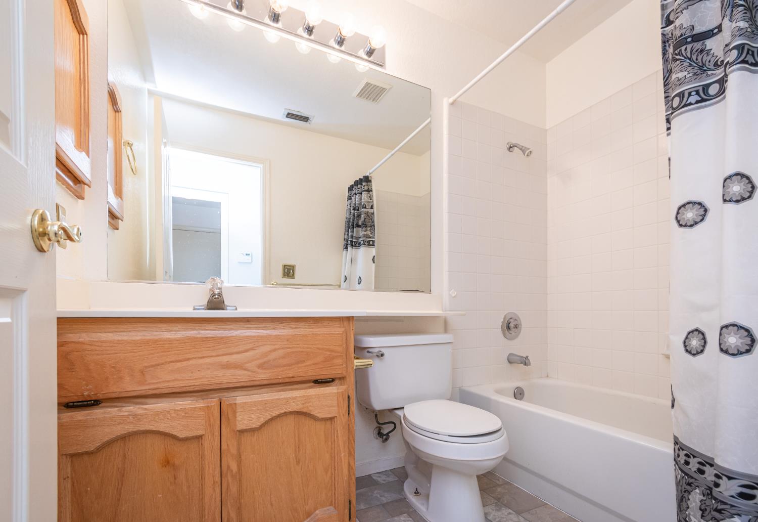 Detail Gallery Image 26 of 48 For 9051 Allenford Pl, Elk Grove,  CA 95624 - 3 Beds | 2 Baths