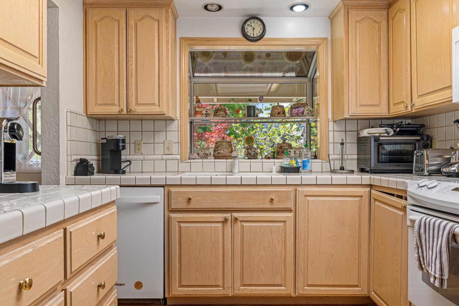 Detail Gallery Image 9 of 43 For 6161 Iowa Dr, San Jose,  CA 95123 - 4 Beds | 3 Baths