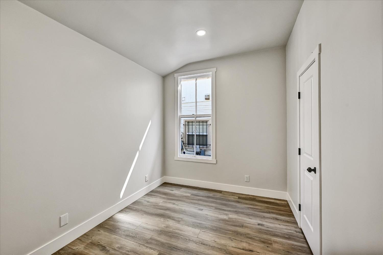 Detail Gallery Image 11 of 32 For 2019 12th St, Sacramento,  CA 95818 - – Beds | – Baths