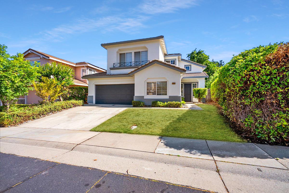 Detail Gallery Image 2 of 48 For 3234 Europa St, Roseville,  CA 95661 - 5 Beds | 3 Baths
