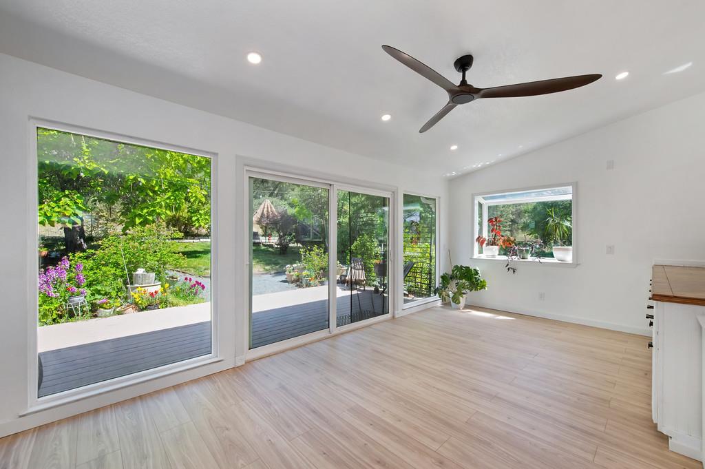 Detail Gallery Image 13 of 68 For 17725 Lake Forest Dr, Penn Valley,  CA 95946 - 3 Beds | 2 Baths