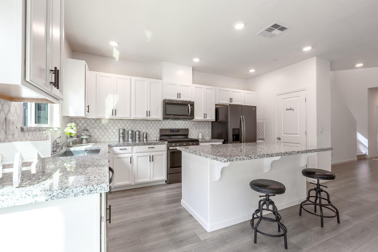 Detail Gallery Image 6 of 26 For 3825 S 3825 Arborhill Way Way, Sacramento,  CA 95834 - 3 Beds | 2/1 Baths