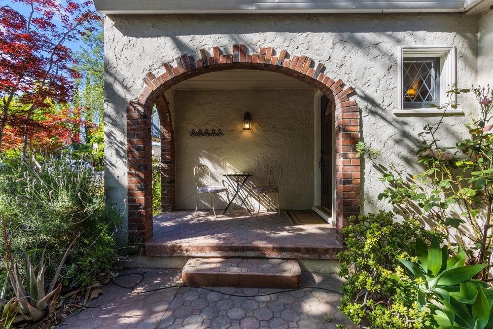 Detail Gallery Image 1 of 35 For 2709 23rd St, Sacramento,  CA 95818 - 2 Beds | 1 Baths
